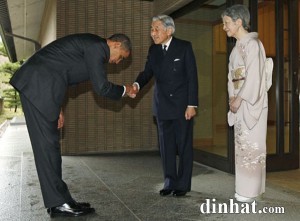U.S. President Barack Obama is greeted by Japanese Emperor Akihito and Empress Michiko upon arrival at the Imperial Palace in Tokyo