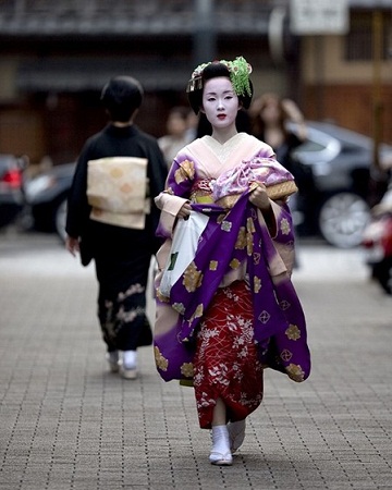geisha-hien-dai